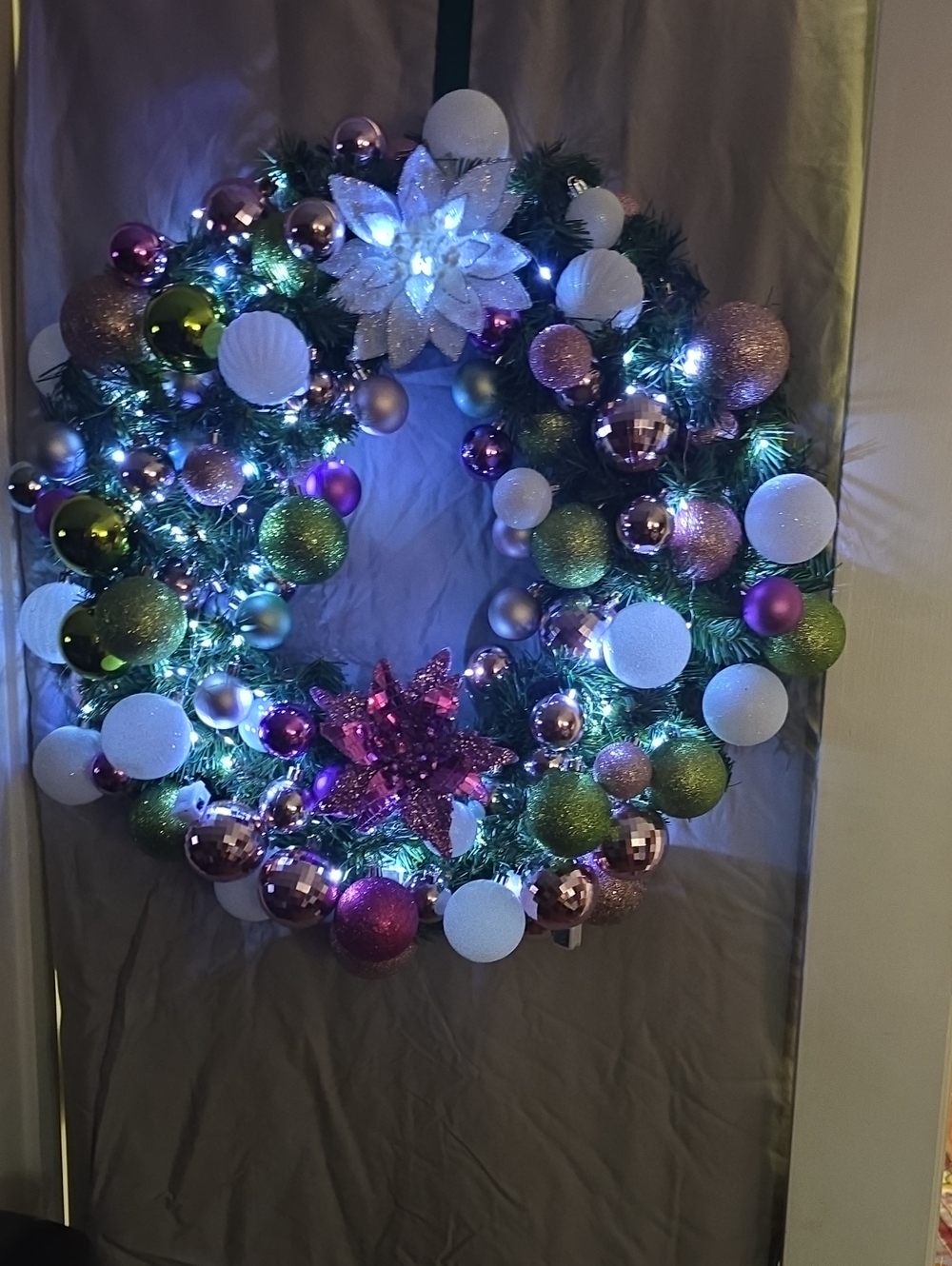 Lighted Christmas Wreath in Green & Pink Like New